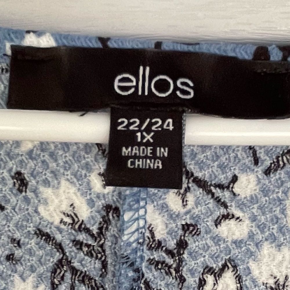 Ellos 22/24 1X Blue Floral Blouse Like New - Picture 3 of 7